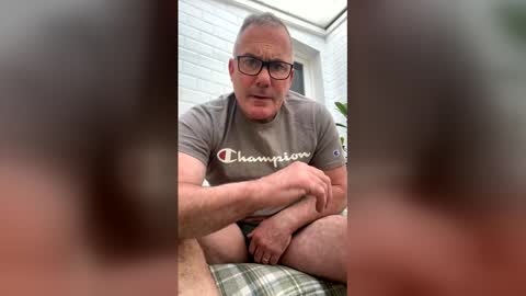 Snapshot of stumpyj2266 chatting on April 28, 8:30 am stumpyj2266 online show from April 28, 8:30 am