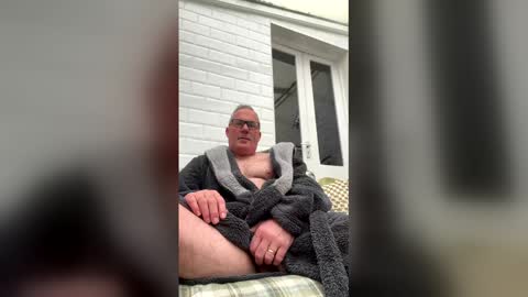 Snapshot of stumpyj2266 chatting on May 7, 5:35 am stumpyj2266 online show from May 7, 5:35 am