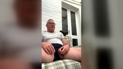 Snapshot of stumpyj2266 chatting on May 8, 5:24 am stumpyj2266 online show from May 8, 5:24 am