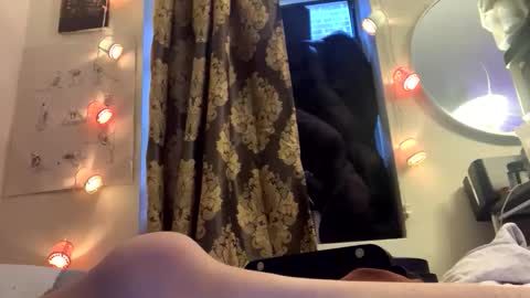 Snapshot of stxllaxcx chatting on April 11, 7:51 pm stxllaxcx online show from April 11, 7:51 pm