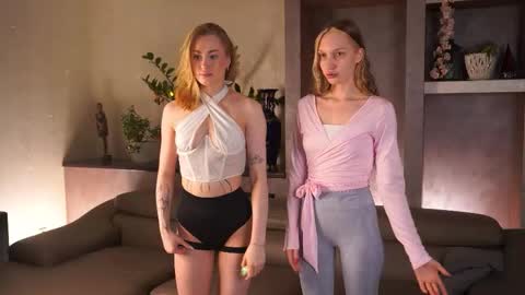 Snapshot of suannedoriean chatting on January 13, 3:45 am Mure online show from January 13, 3:45 am