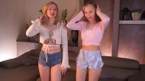 Snapshot of suannedoriean chatting on February 4, 4:07 am Mure online show from February 4, 4:07 am