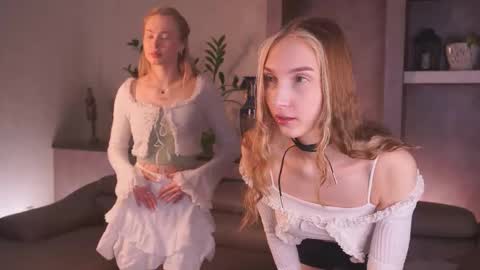 Snapshot of suannedoriean chatting on February 10, 4:05 am Mure online show from February 10, 4:05 am