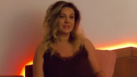 Snapshot of sublimecarla chatting on May 17, 11:34 pm Carla online show from May 17, 11:34 pm