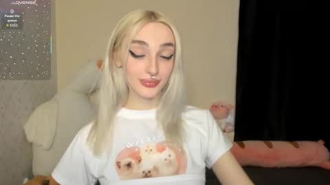 Chloe online show from March 24, 2:33 pm