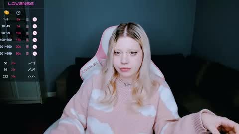 Snapshot of succubus_leslie chatting on February 20, 5:18 pm succubus_leslie online show from February 20, 5:18 pm