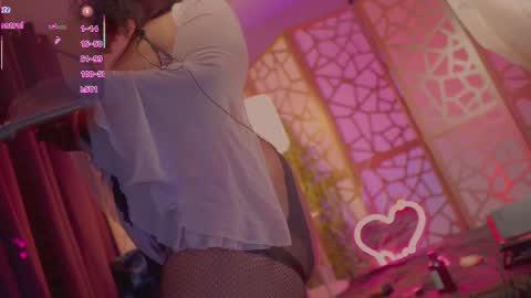 Snapshot of succubus_rosemilk chatting on September 21, 11:39 pm Succubus RoseMilk online show from September 21, 11:39 pm