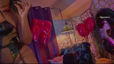 Snapshot of succubus_rosemilk chatting on September 28, 11:10 pm Succubus RoseMilk online show from September 28, 11:10 pm