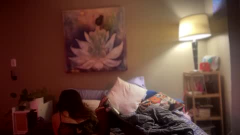 Snapshot of suckmythong410104 chatting on December 11, 5:10 am SaraSabeen online show from December 11, 5:10 am