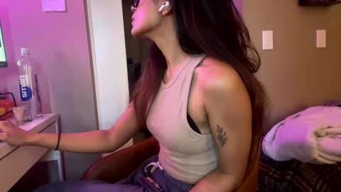 Snapshot of suckmythong410104 chatting on December 12, 4:21 pm SaraSabeen online show from December 12, 4:21 pm