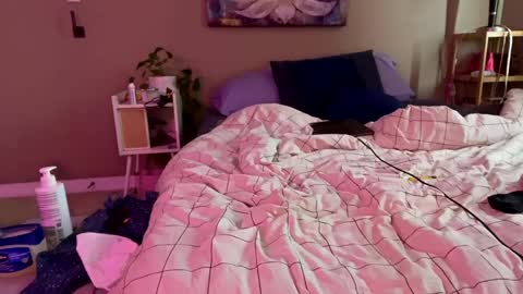 Snapshot of suckmythong410104 chatting on December 15, 9:31 pm SaraSabeen online show from December 15, 9:31 pm