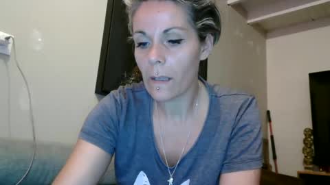 Snapshot of sucrette5629 chatting on March 7, 9:18 am sucrette5629 online show from March 7, 9:18 am