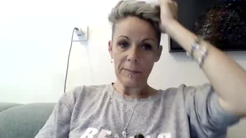 Snapshot of sucrette5629 chatting on April 21, 7:47 am sucrette5629 online show from April 21, 7:47 am