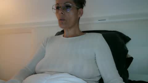 Snapshot of sucrette5629 chatting on May 13, 12:57 pm sucrette5629 online show from May 13, 12:57 pm