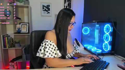 Andrea online show from December 1, 5:57 pm