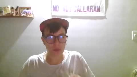 Snapshot of suedirtyboy chatting on April 4, 2:10 am suedirtyboy online show from April 4, 2:10 am