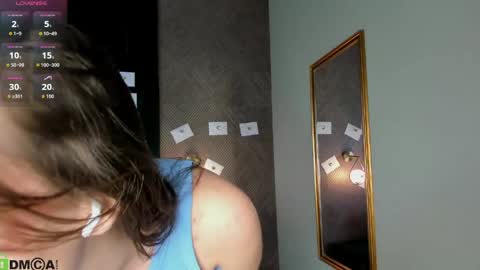 Snapshot of suee_larson chatting on June 8, 1:28 am Sue online show from June 8, 1:28 am