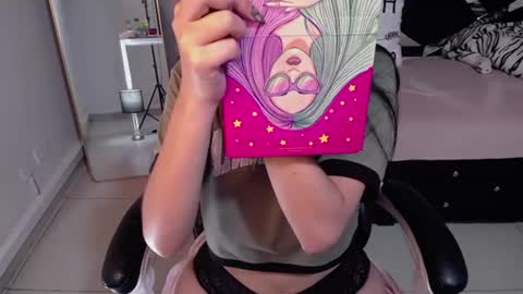 Snapshot of suemmy_a chatting on June 10, 1:10 pm suemmy_a online show from June 10, 1:10 pm