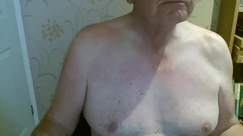 Snapshot of suffolkboy4 chatting on May 5, 7:11 pm suffolkboy4 online show from May 5, 7:11 pm