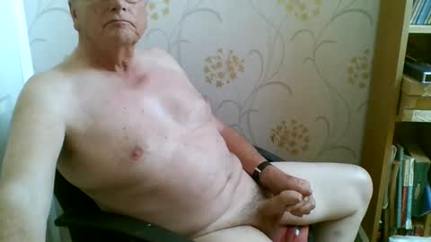 Snapshot of suffolkboy4 chatting on May 11, 2:45 pm suffolkboy4 online show from May 11, 2:45 pm