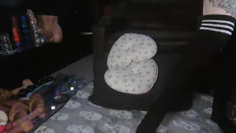 Snapshot of sugacookie69 chatting on December 15, 6:23 pm Suga cookie online show from December 15, 6:23 pm