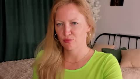 Snapshot of sugamomy chatting on September 10, 12:21 am sugamomy online show from September 10, 12:21 am