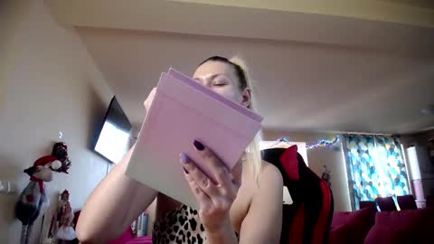 May online show from December 20, 7:12 am