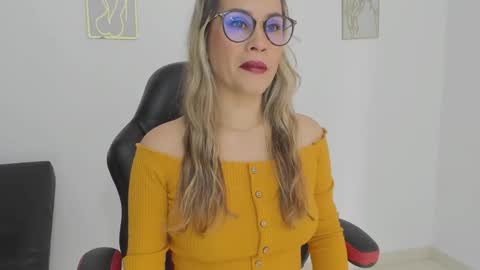 sugar_milff online show from November 6, 2:18 pm