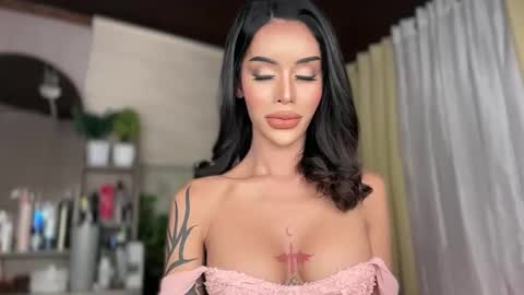 Snapshot of sugarhoneysw8 chatting on February 10, 3:05 pm Jess online show from February 10, 3:05 pm