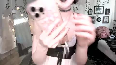 Snapshot of sugarmiette chatting on July 8, 1:26 pm Ella online show from July 8, 1:26 pm