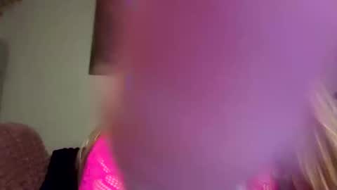 Snapshot of sugarrushxoxo chatting on April 3, 4:43 am sugarrushxoxo online show from April 3, 4:43 am