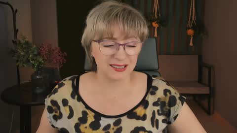 Vivien online show from December 14, 9:18 am