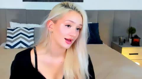 sugarwhisper online show from October 8, 7:33 pm