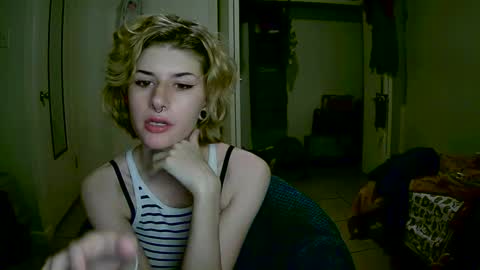 Snapshot of suicunebitch chatting on December 8, 4:46 am Ophelia online show from December 8, 4:46 am