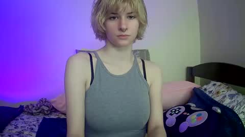 Snapshot of suicunebitch chatting on December 30, 3:25 am Ophelia online show from December 30, 3:25 am