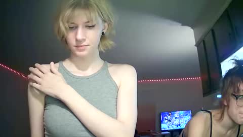 Snapshot of suicunebitch chatting on January 20, 3:48 am Ophelia online show from January 20, 3:48 am