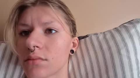 Snapshot of suicunebitch chatting on October 16, 2:07 pm Ophelia online show from October 16, 2:07 pm