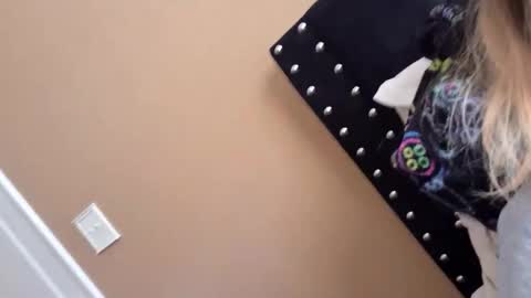 Snapshot of suicunebitch chatting on November 2, 4:53 pm Ophelia online show from November 2, 4:53 pm