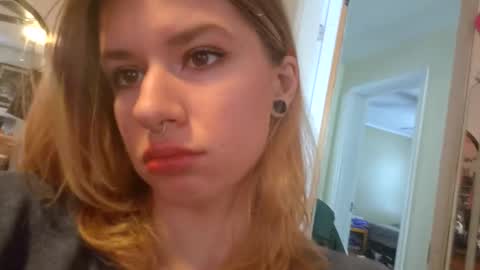 Snapshot of suicunebitch chatting on January 5, 6:33 pm Ophelia online show from January 5, 6:33 pm