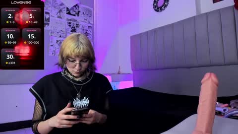 Snapshot of sukifuyu__ chatting on December 2, 12:29 pm online show from December 2, 12:29 pm