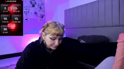 Snapshot of sukifuyu__ chatting on December 5, 12:33 pm online show from December 5, 12:33 pm