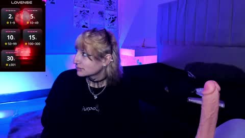 Snapshot of sukifuyu__ chatting on December 6, 12:49 pm online show from December 6, 12:49 pm