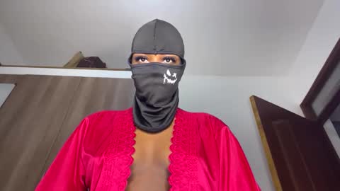 Snapshot of sultryaura chatting on February 20, 1:57 am maskedtemptress online show from February 20, 1:57 am