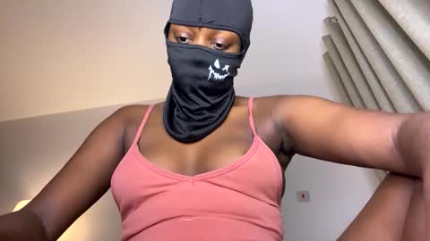 Snapshot of sultryaura chatting on March 27, 6:18 pm maskedtemptress online show from March 27, 6:18 pm