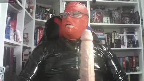 Sumisolatex online show from March 11, 6:25 pm