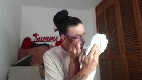 Snapshot of summer__xo chatting on December 7, 6:59 pm Summer online show from December 7, 6:59 pm