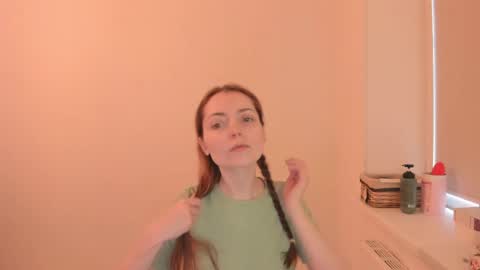 Summer Preston online show from April 25, 9:12 am