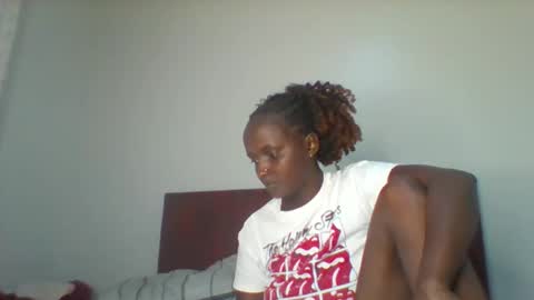 Snapshot of summerdew chatting on March 12, 7:09 pm summerdew online show from March 12, 7:09 pm