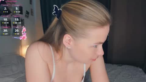 Snapshot of sunday_morn1ng chatting on May 20, 7:14 am Jenny online show from May 20, 7:14 am