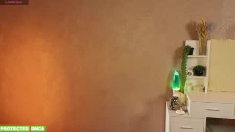 Snapshot of sunflower0907 chatting on June 5, 9:15 am Tina. Im topless model online show from June 5, 9:15 am